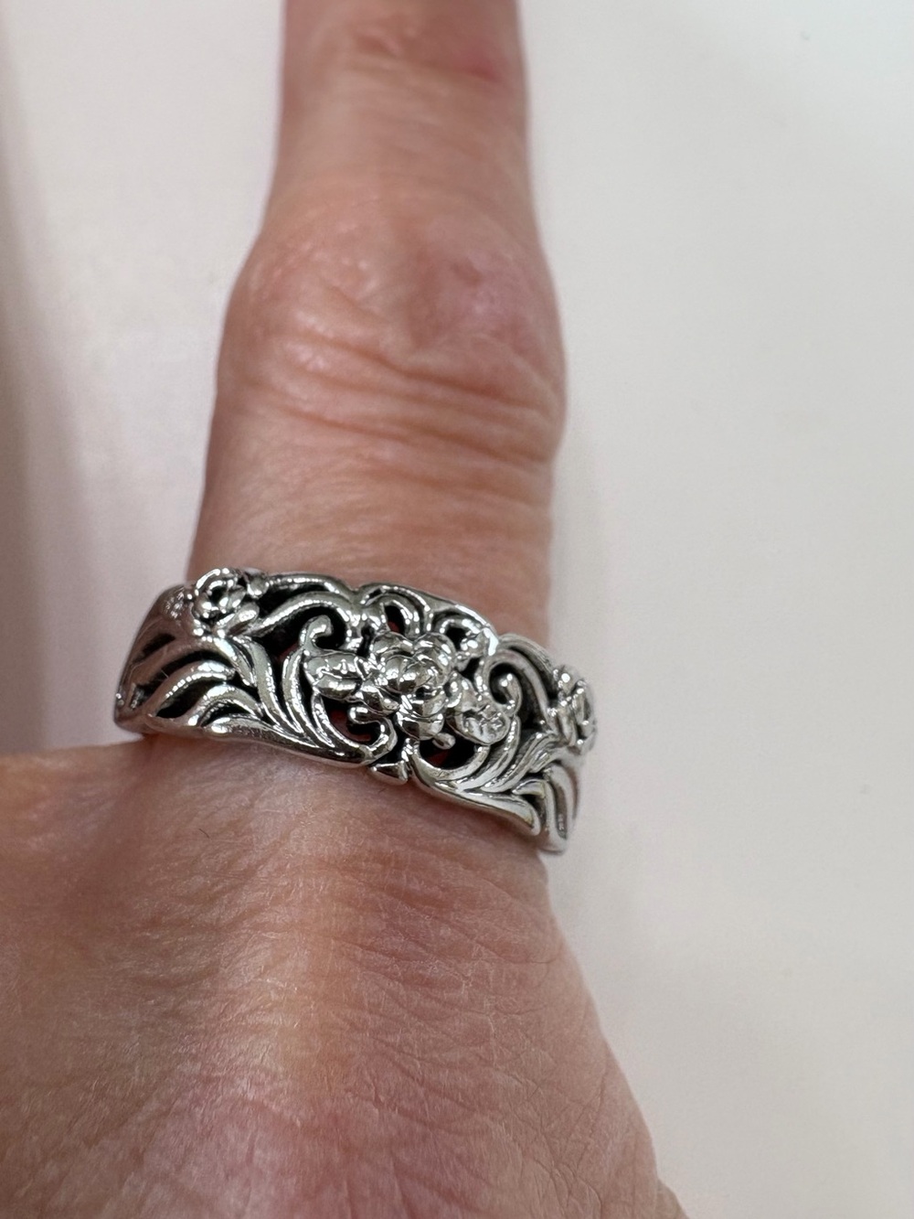 Elegant Floral Silver Filigree Women's Ring - Silver